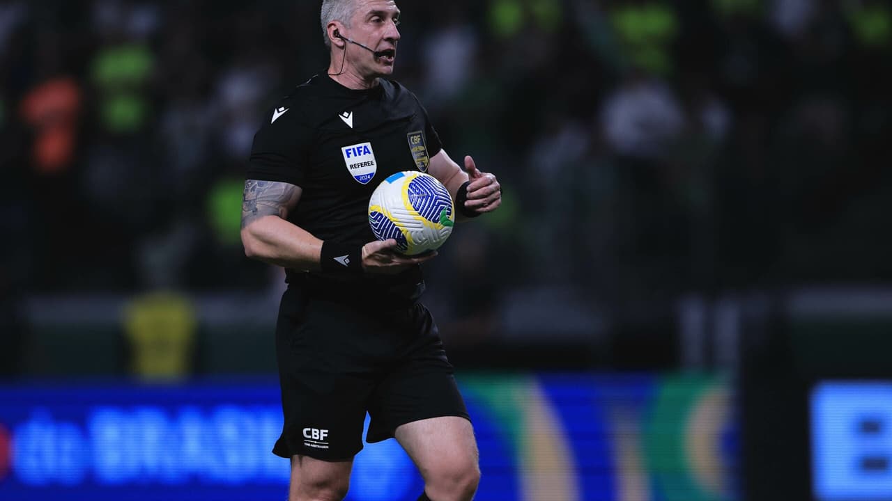 Torcedores criticam atuação de Daronco em partida entre Palmeiras e Flamengo