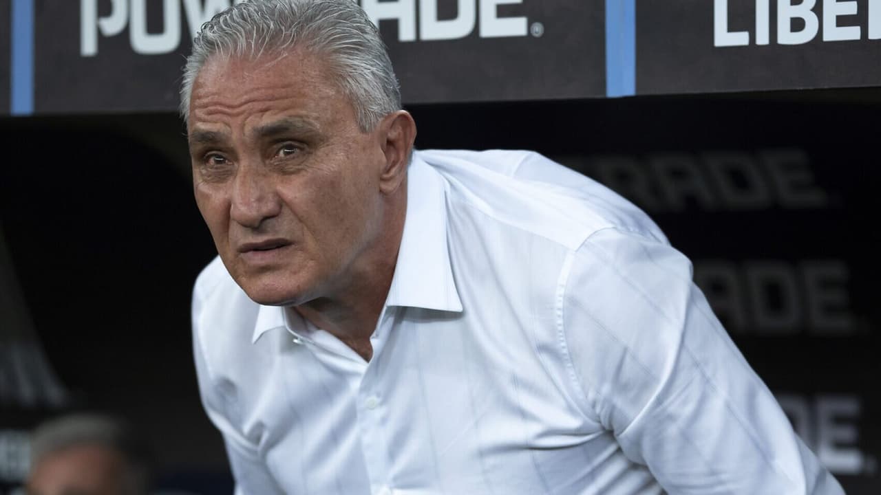 Tite critica calendário do futebol brasileiro após lesões de Gabi e Pedro.