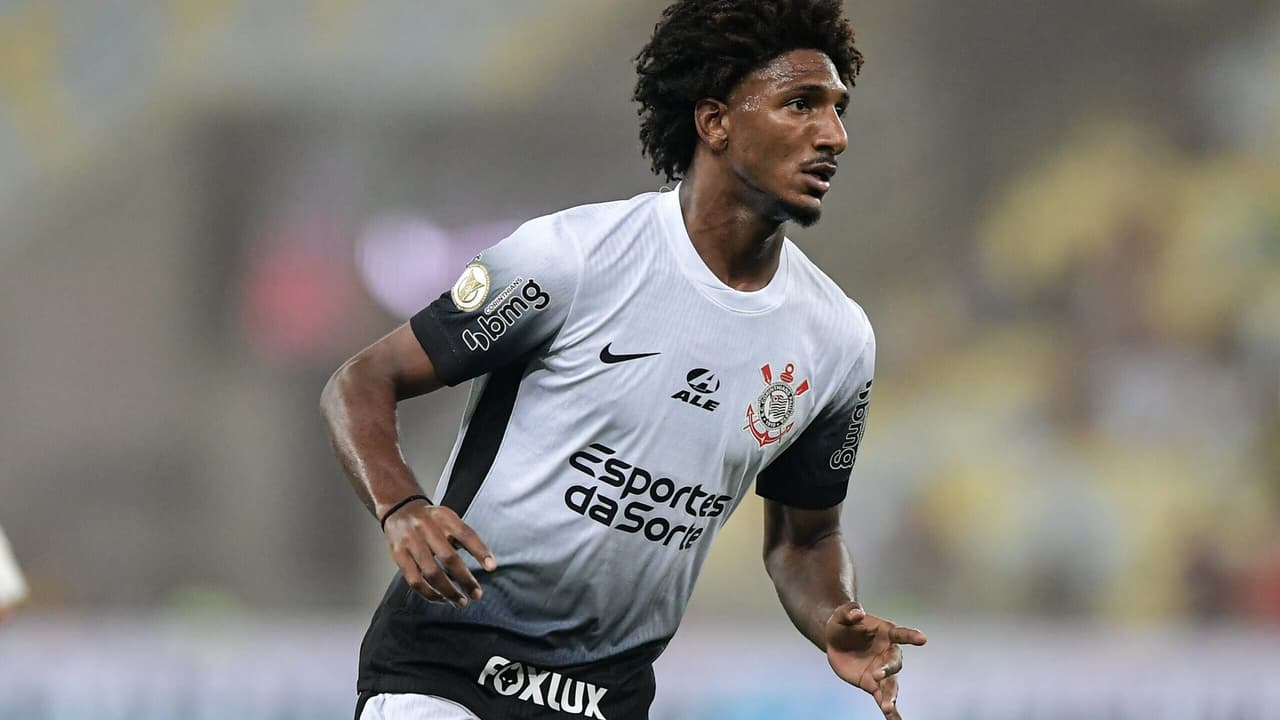 Talles Magno se lesiona no ombro e sai do jogo do Corinthians