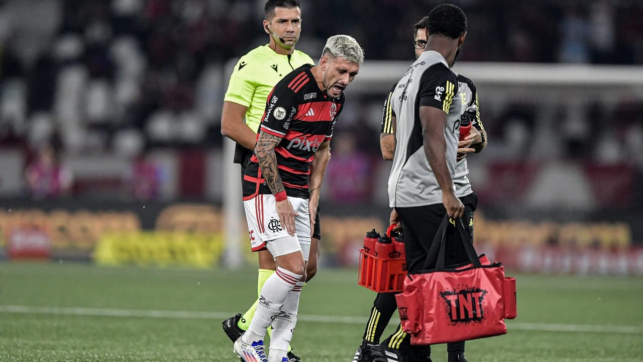 Torcedores do Flamengo preocupados com lesão de Arrascaeta: impacto na equipe.