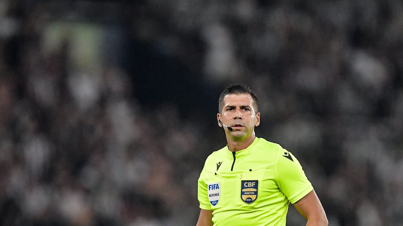 FOI PÊNALTI? Opiniões divididas sobre marcação de pênalti em clássico entre Botafogo e Flamengo