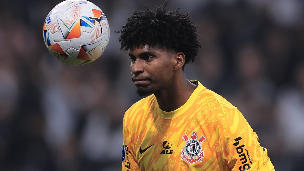 Hugo Souza Defende Três Pênaltis em Uma Só Noite: Relembre Feito Histórico