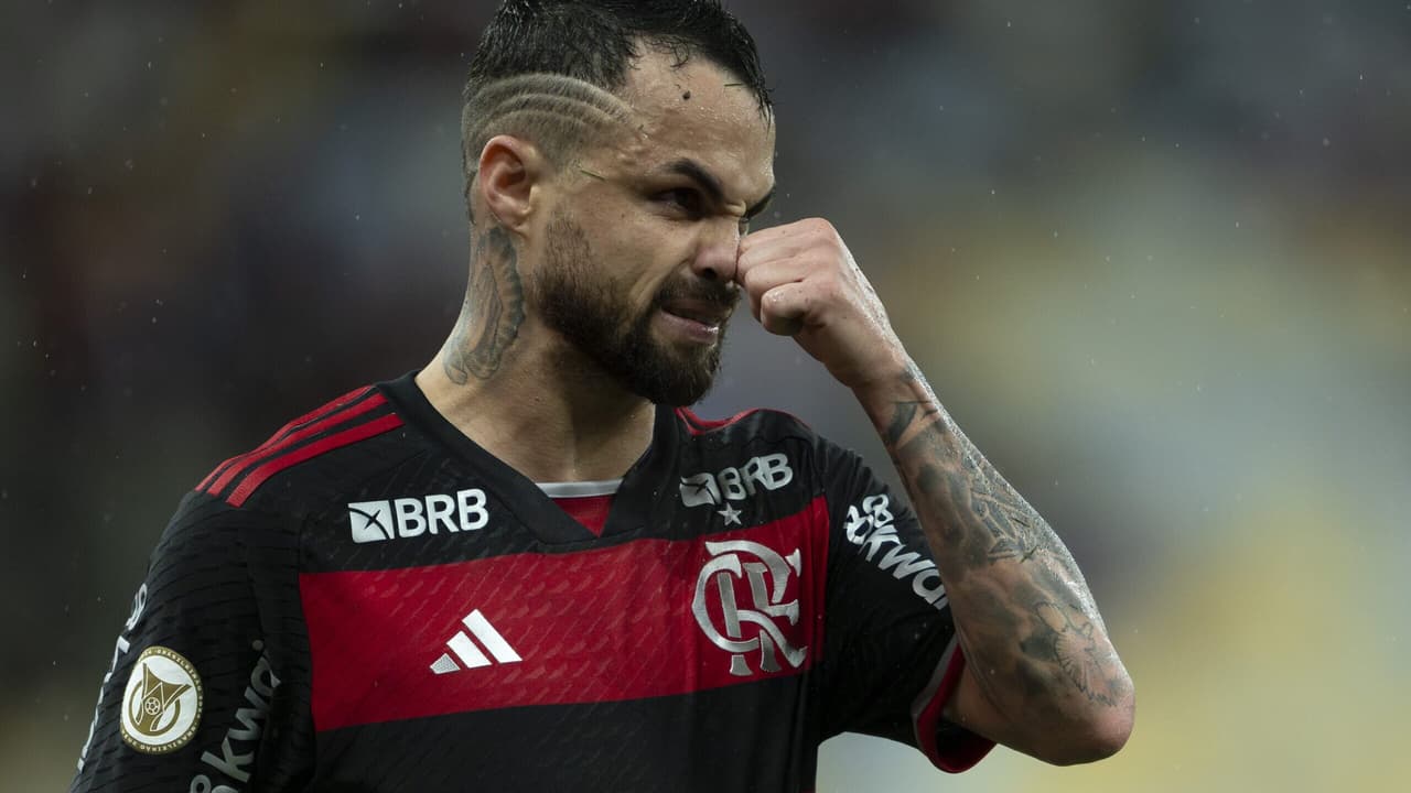 Torcedores do Flamengo ironizam desculpas sobre lesão de Michael no calendário.