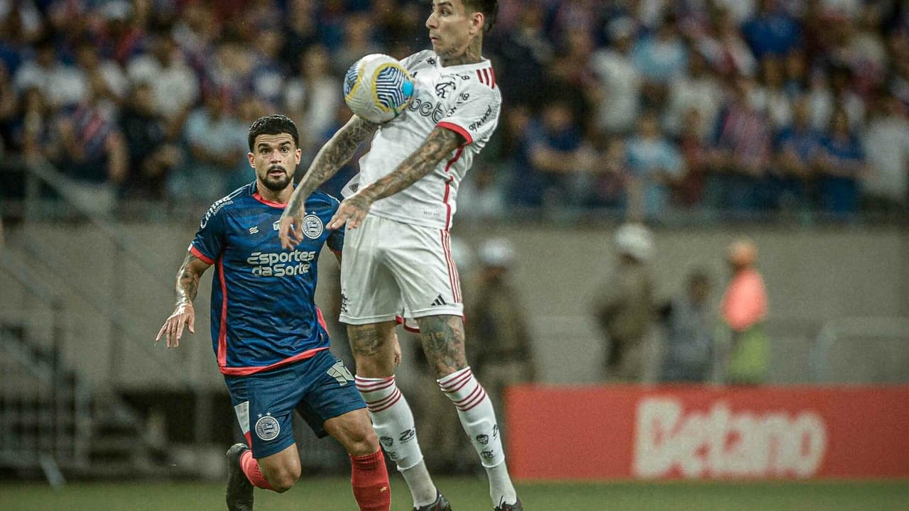 Torcedores do Flamengo apontam deficiências no setor de meio-campo em jogo contra o Bahia