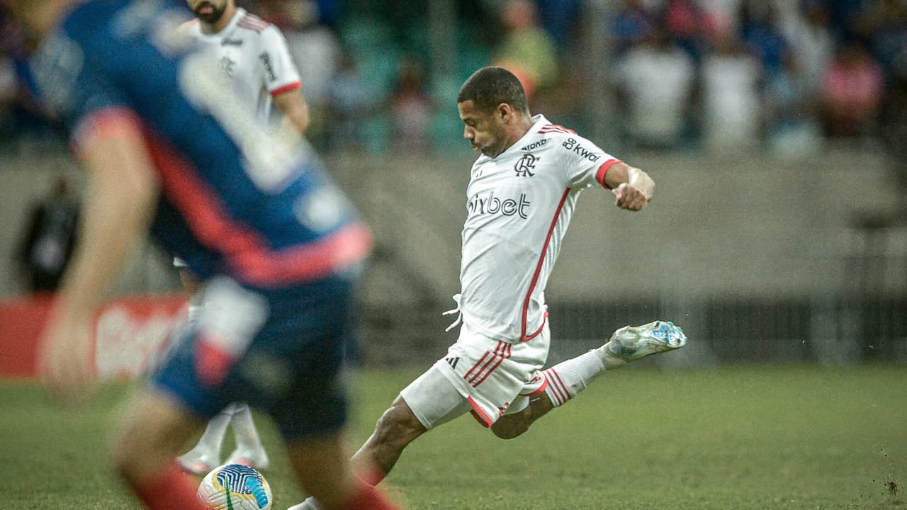 Flamengo: Michael e De La Cruz retornam lesionados após partida fora.