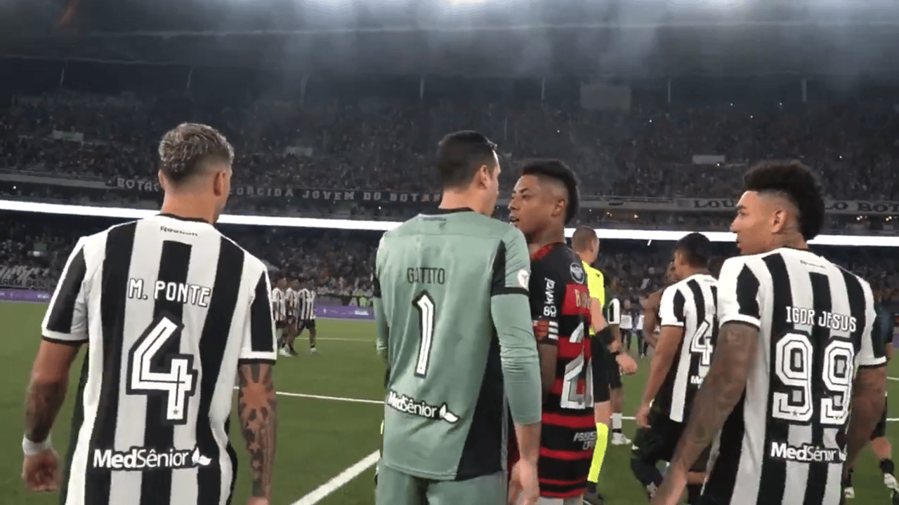 Detalhes da discussão entre jogadores em Botafogo x Flamengo são revelados.