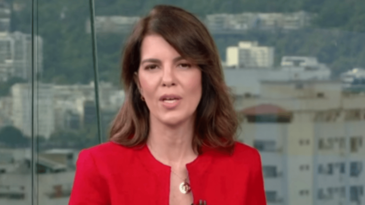 Apresentadora do Jornal da Globo presta homenagem a goleiro do Flamengo.