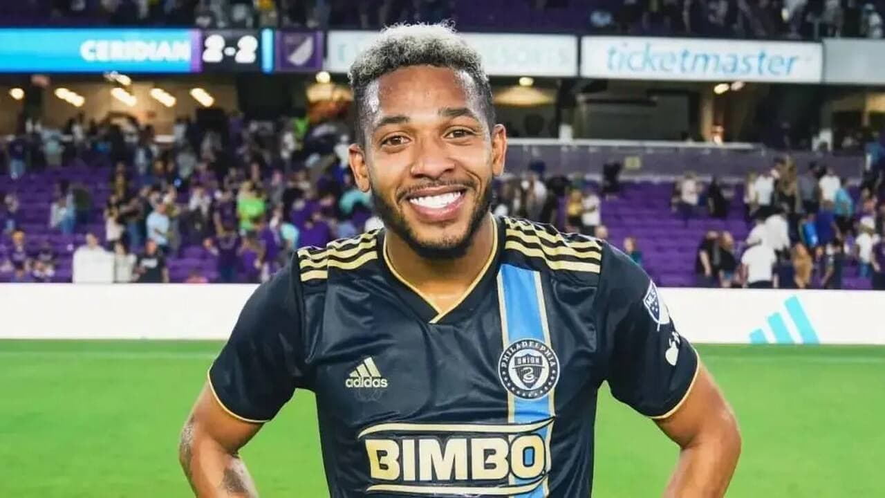 Corinthians confirma contratação de volante José Martínez por valores e tempo de contrato.