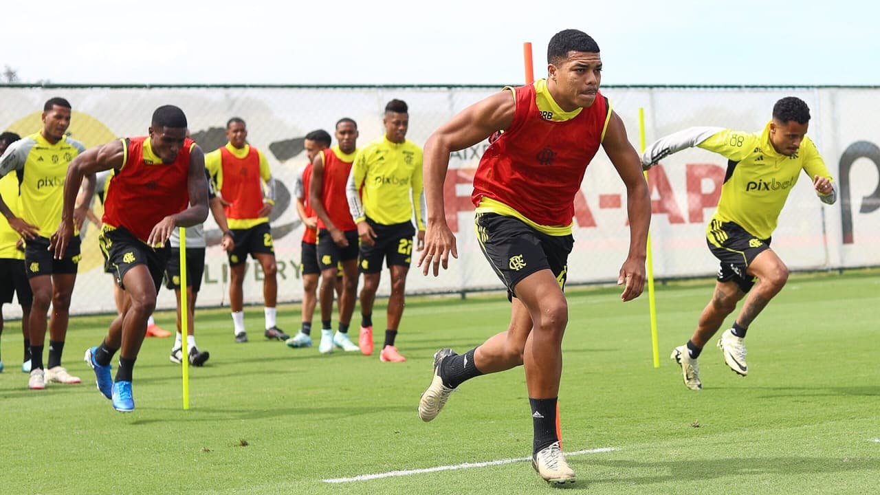 Flamengo inscreve cinco jogadores para as oitavas da Libertadores.