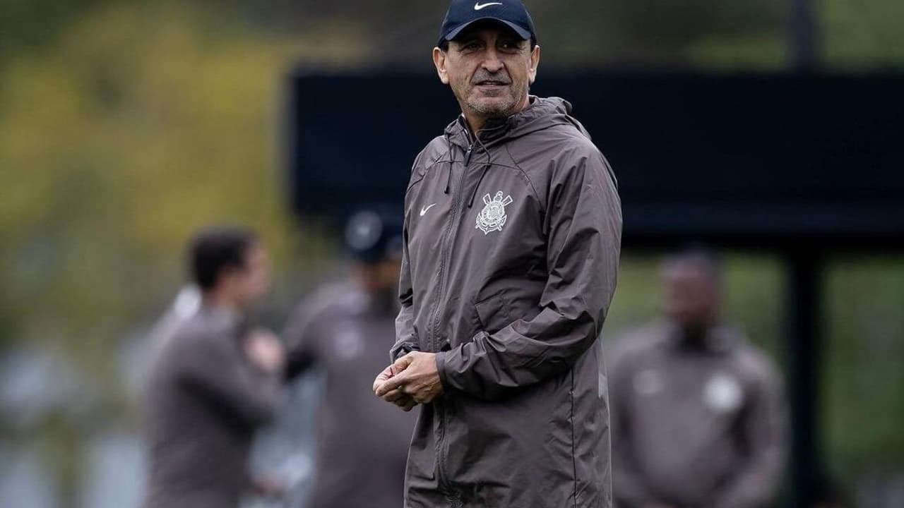 Corinthians analisa setores da equipe antes do confronto com o Bragantino