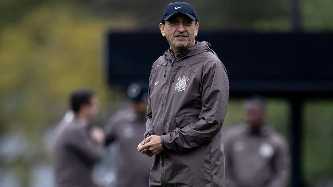Corinthians projeta escalação com reforços e alterações no ataque para decisão.