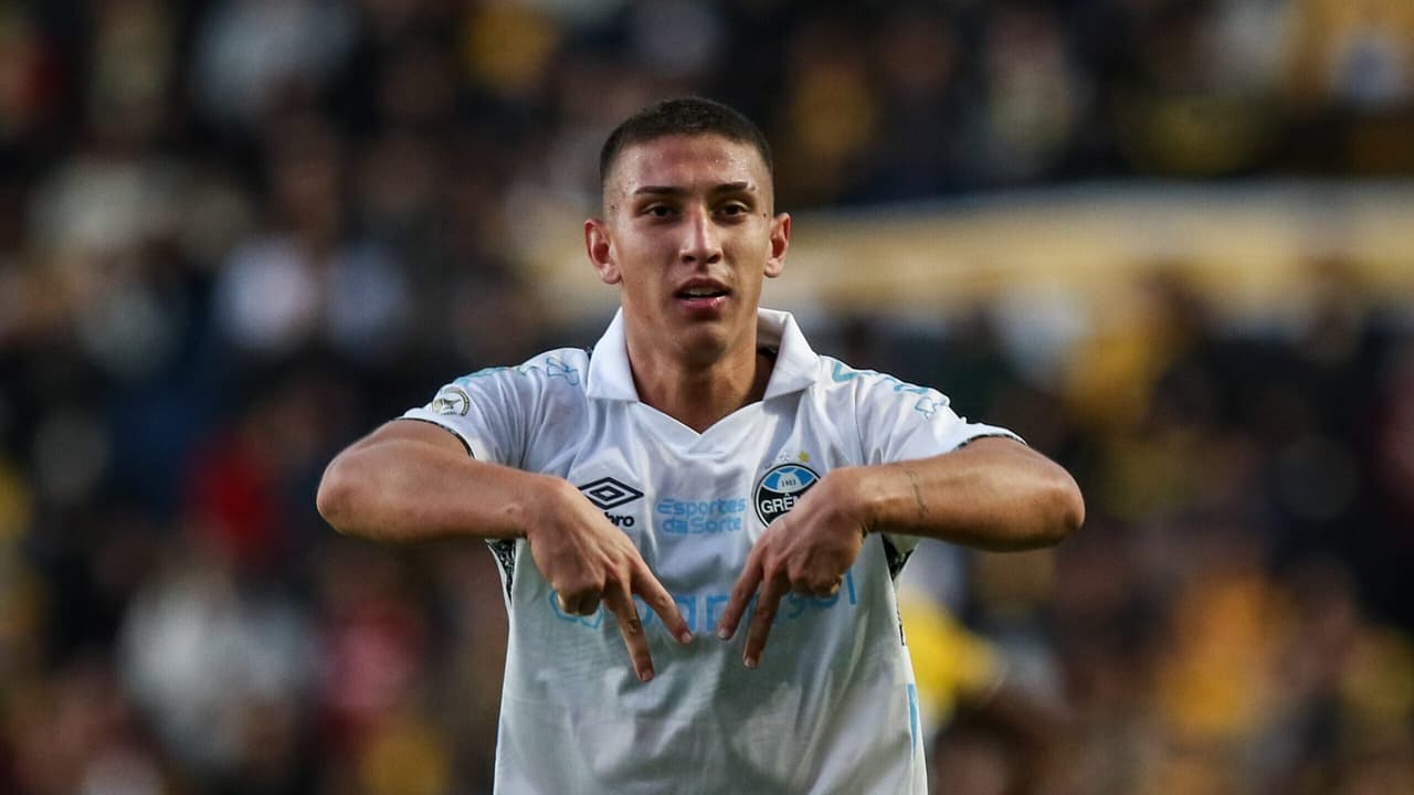 Grêmio vence o Criciúma nos minutos finais e sobe na tabela.