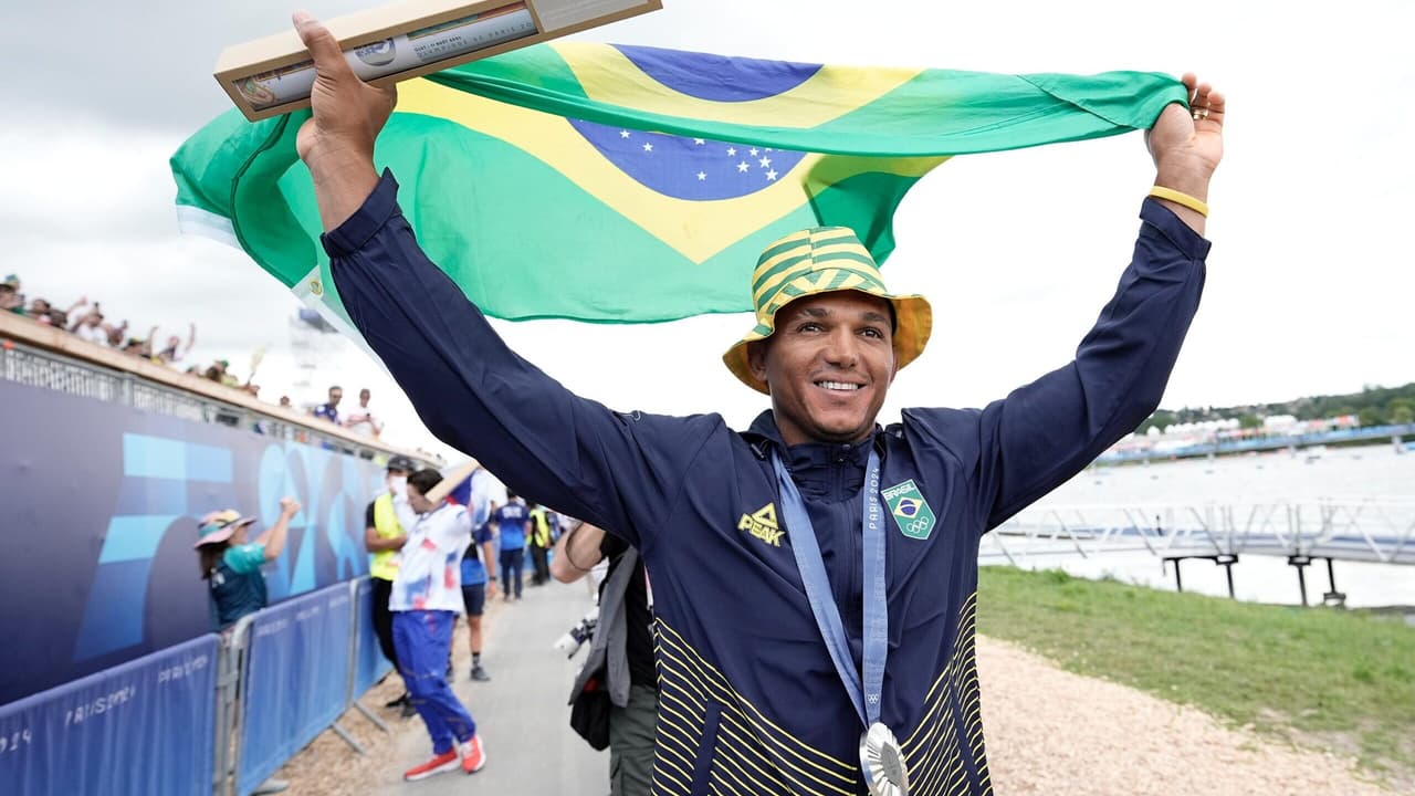 Isaquias Queiroz agradece Torcida do Flamengo por medalha de prata olímpica.