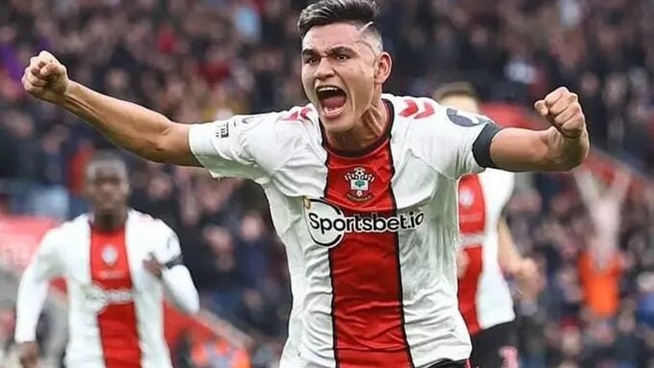 Flamengo contrata meia do Southampton para reforçar elenco no futebol brasileiro.