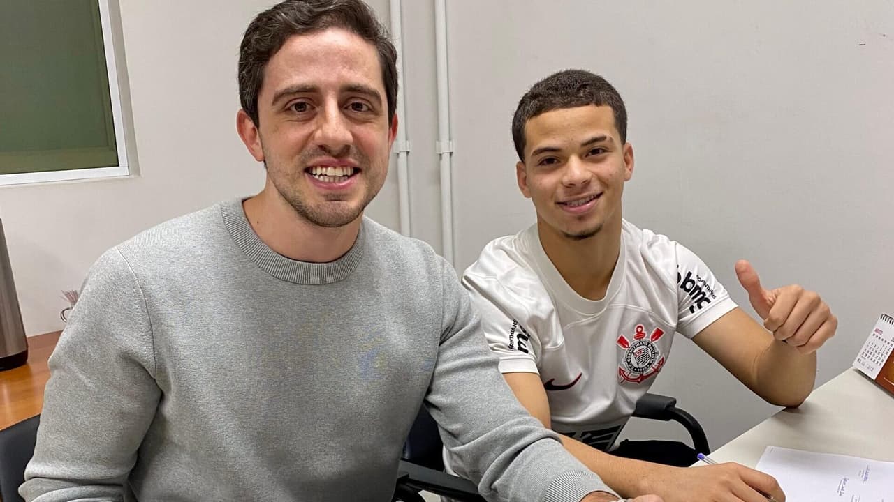 Corinthians renova contrato de promessa da base e a multa está na casa dos R$ 300 milhões