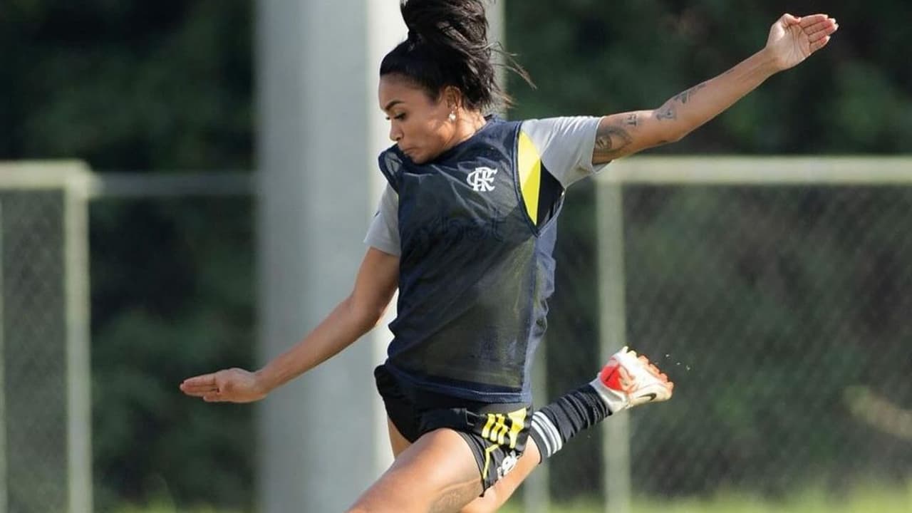 Jogadora do Flamengo planeja retorno do Brasileirão com foco na classificação.