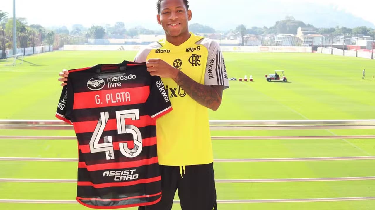 Reforços do Flamengo se Apresentam e Aguardam Estreia no Time Principal