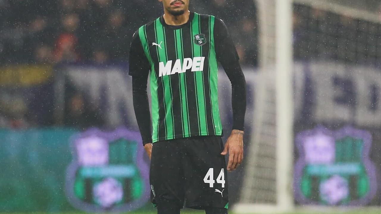 São Paulo negocia empréstimo do zagueiro Ruan com o Sassuolo.