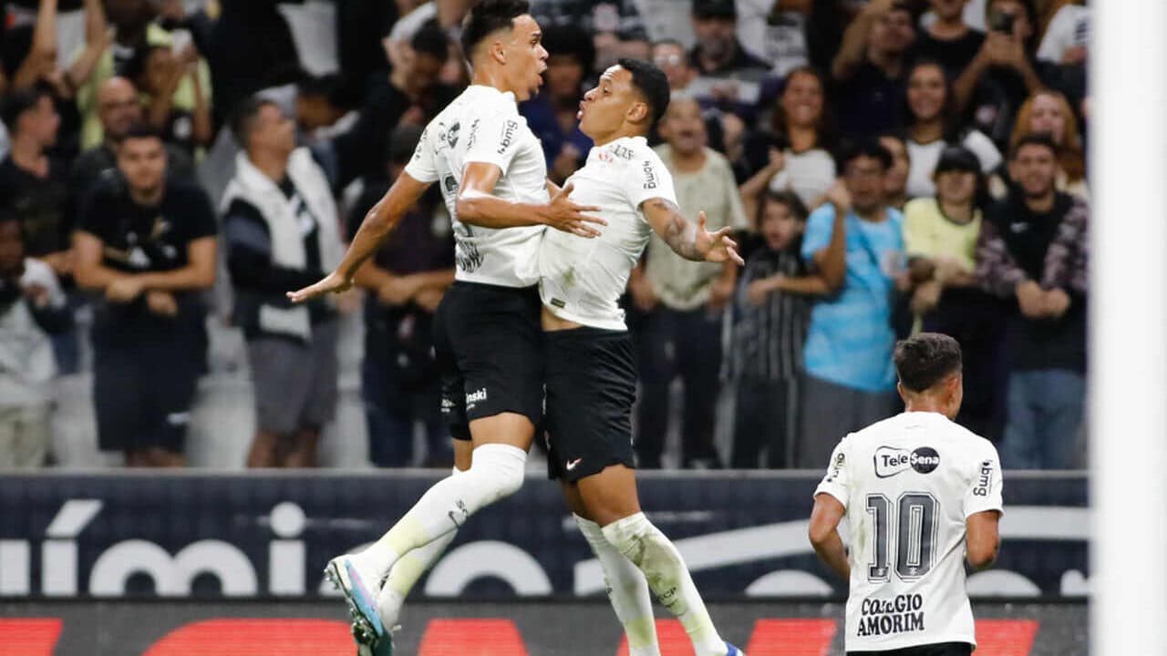 ceará anuncia chegada de ex-zagueiro do Corinthians por empréstimo.