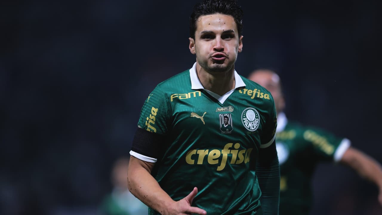 Lesão de Estêvão abre espaço para retorno de medalhões no Palmeiras.