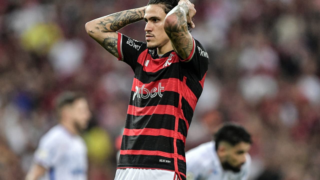 Programa da Fifa isenta Flamengo do pagamento do salário de Pedro por lesão.