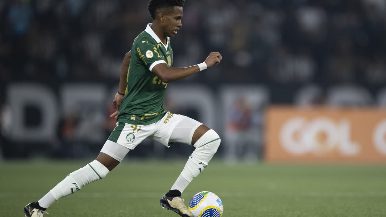 Técnico do Chelsea destaca desempenho fantástico de Estevão no Palmeiras