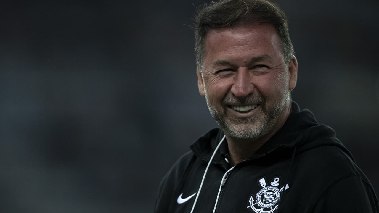 Augusto Melo critica pedido de impeachment no Corinthians após vitória sobre Flamengo.