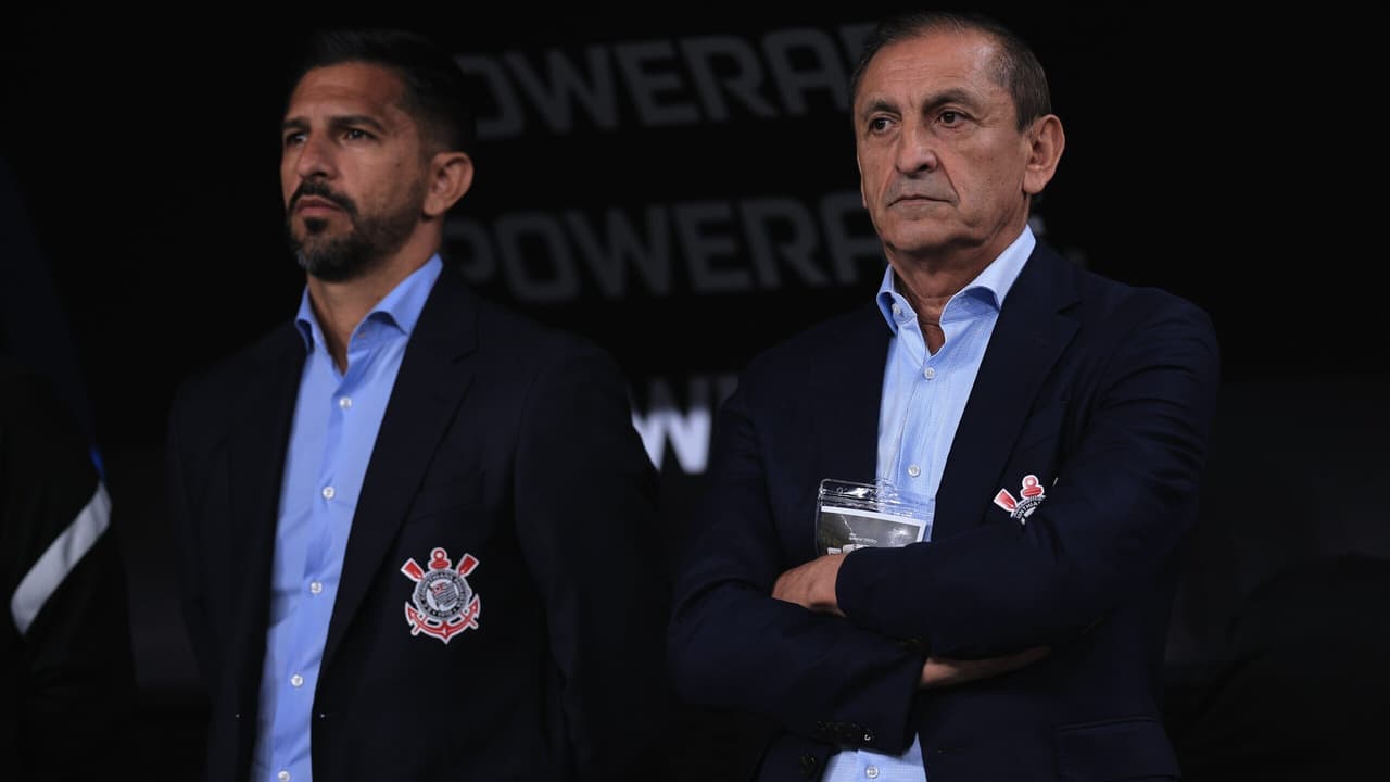 Escalação do Corinthians: Formação defensiva sem zagueiros estrangeiros para próximo jogo.
