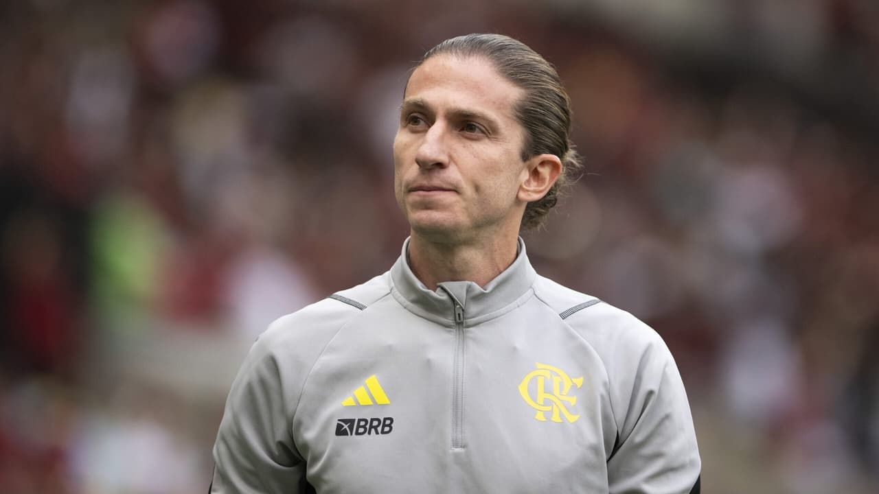 Fenômeno na base, Filipe Luís conquista título mundial e tem alto aproveitamento no Flamengo