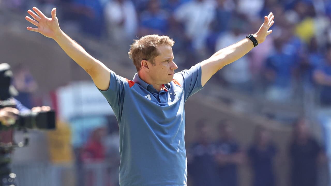 Jogador do Cruzeiro passará por cirurgia após lesão grave durante partida.