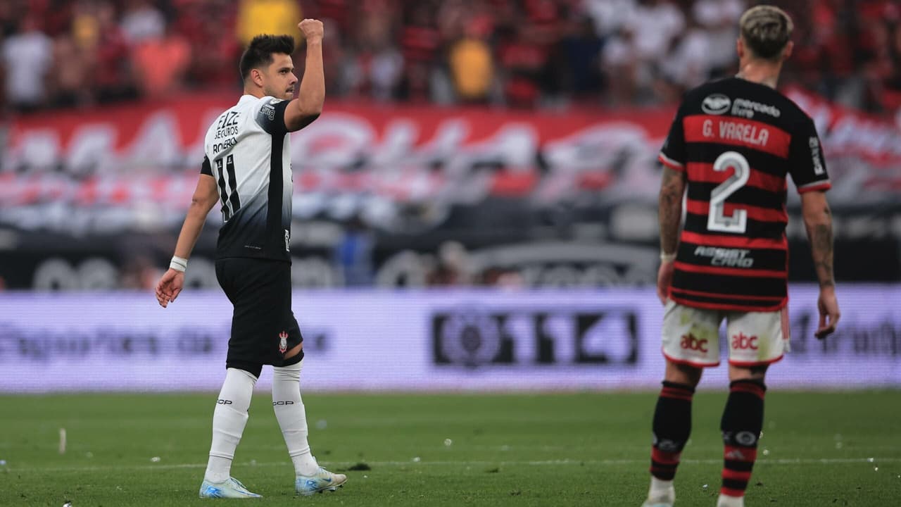 Flamengo é superado por Corinthians e se distancia da liderança
