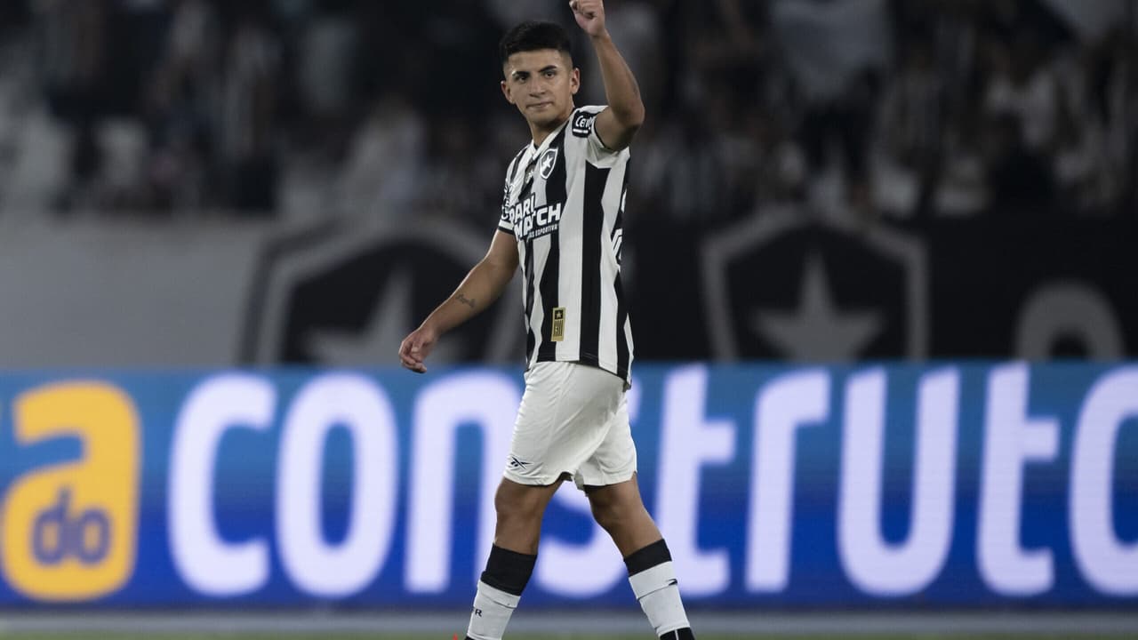 Goleiros se destacam em vitória do Botafogo sobre o Corinthians no Brasileirão