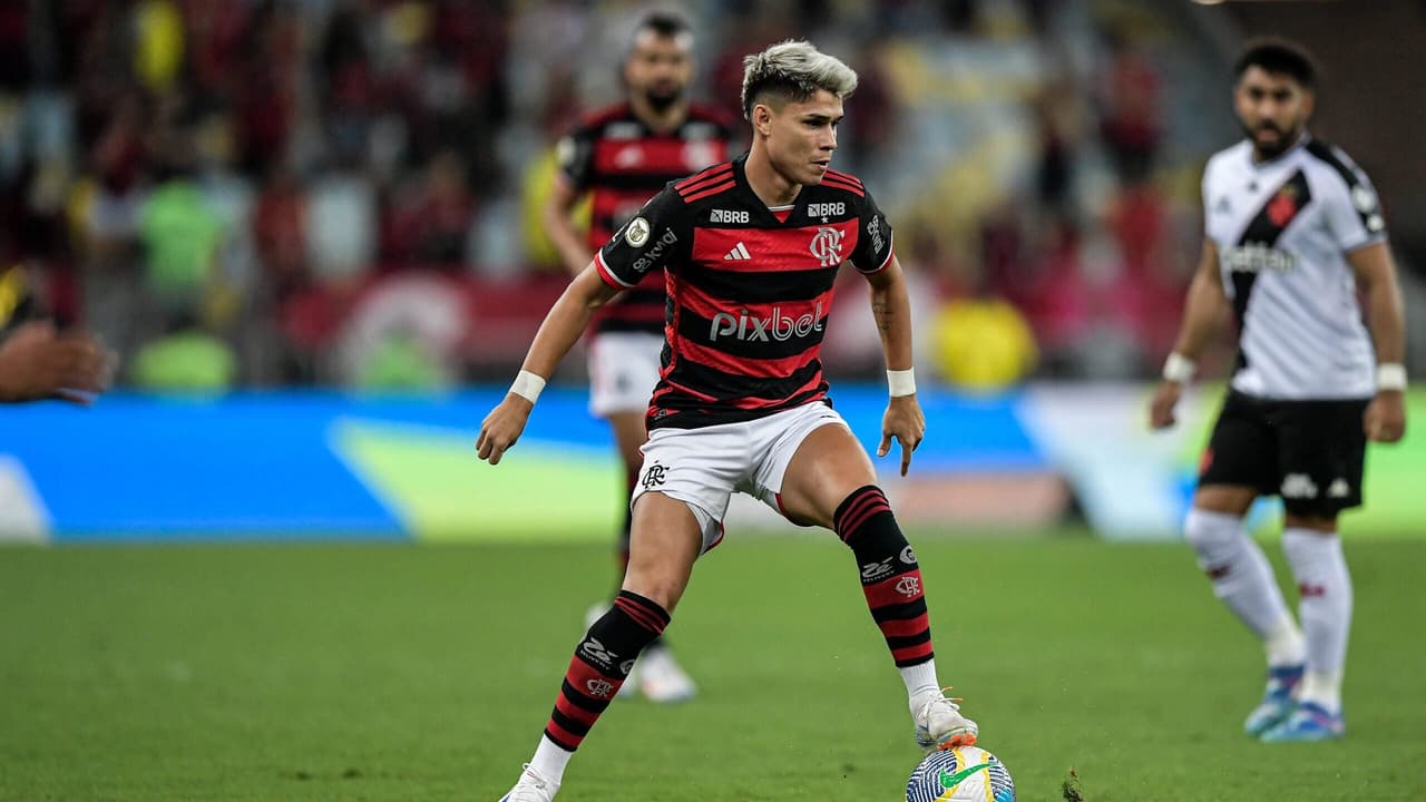 VOLTA QUANDO? Flamengo se preocupa com lesão de Luiz Araújo, que vira dúvida na Liberta