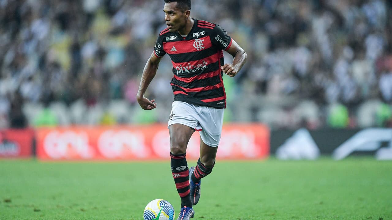 Análise de Alex Sandro sobre estreia no Flamengo e gol do Vasco: falta de atenção.
