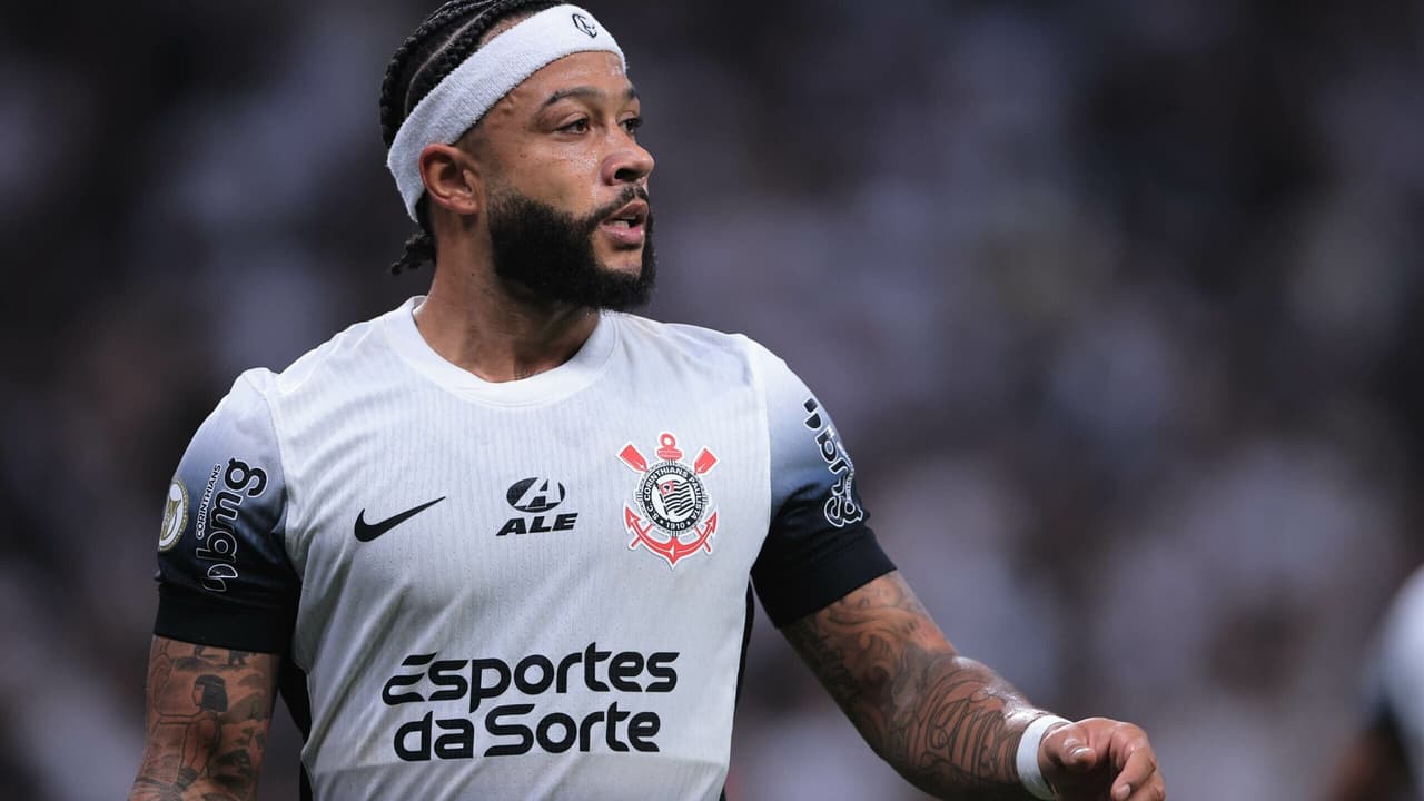 Corinthians se prepara para enfrentar Fortaleza com chegada de Memphis Depay