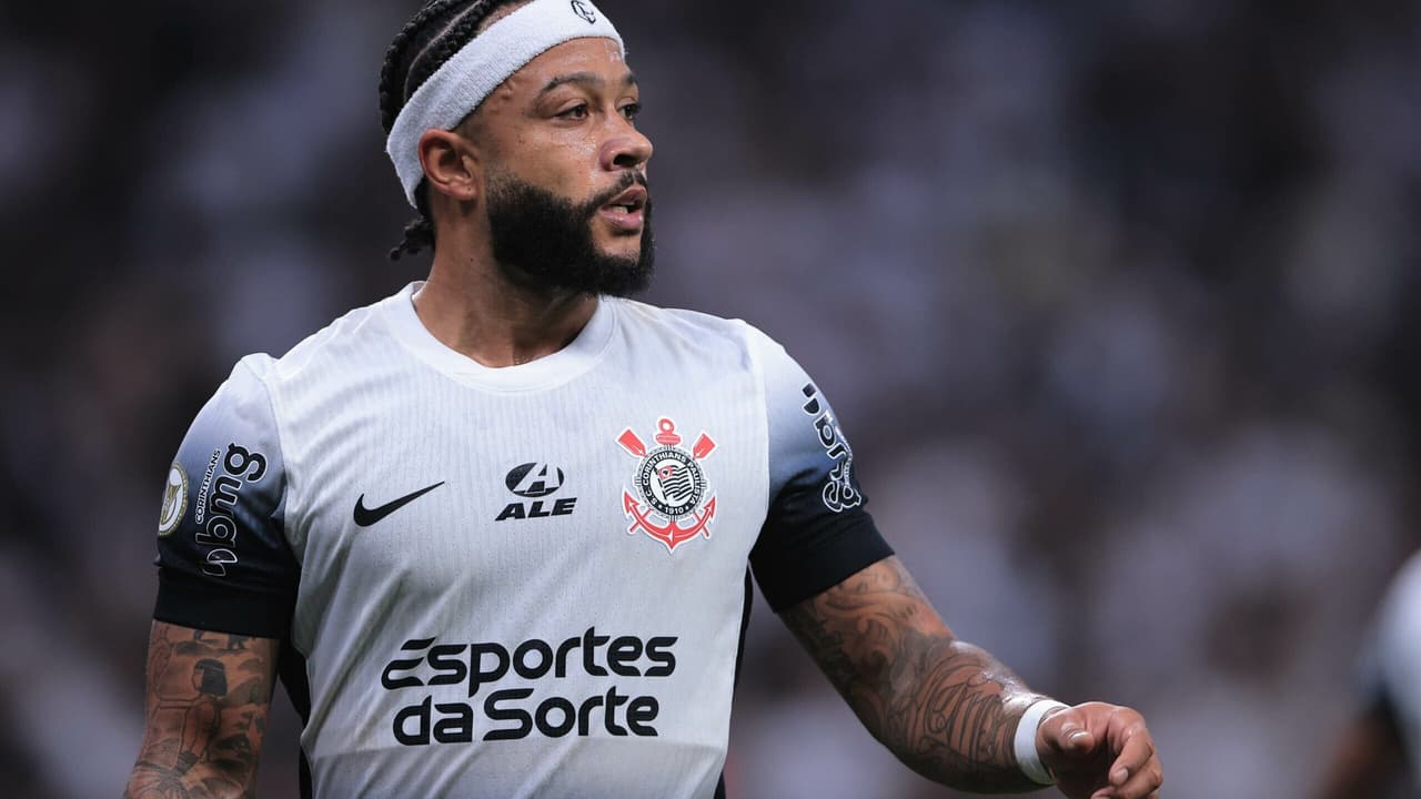 Depay avalia futebol brasileiro, destacando surpresa e necessidade de adaptação