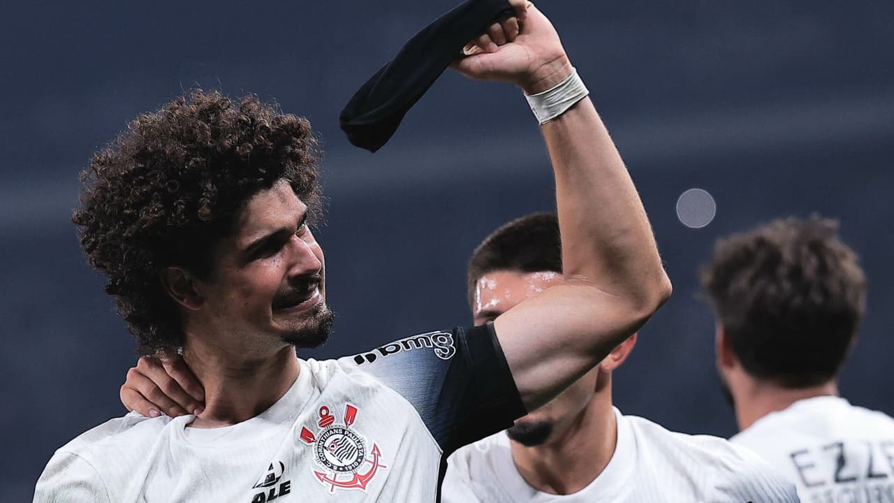 André Ramalho emocionado com gol da classificação do Corinthians: exemplo de espírito vencedor