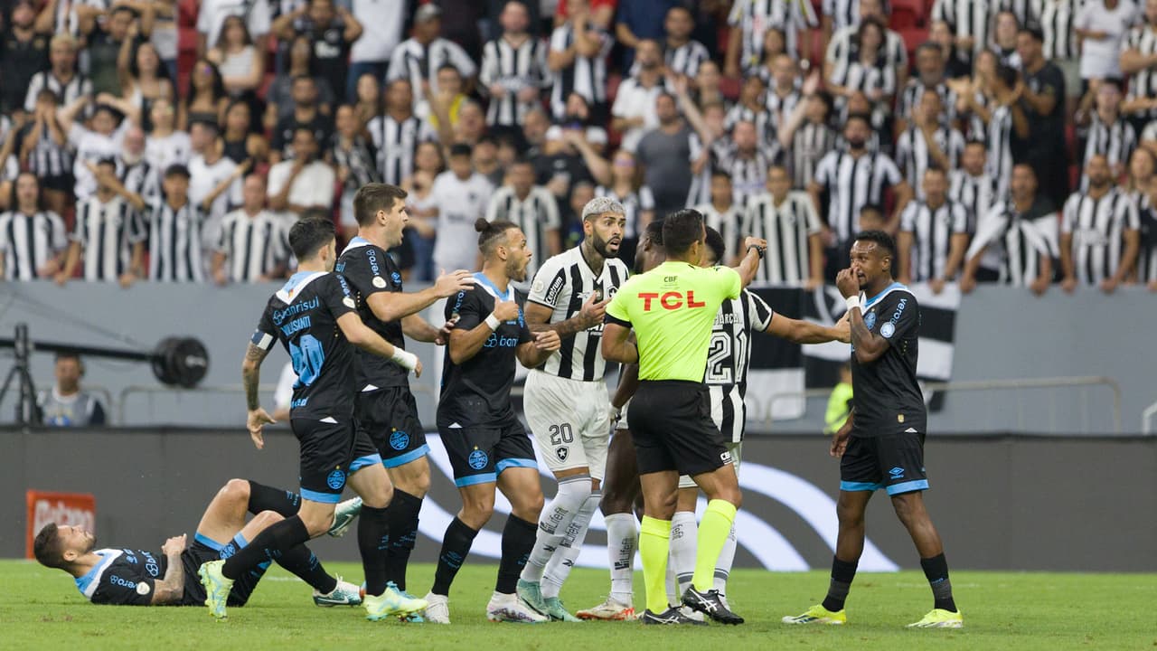Vice do Grêmio critica jogador do Botafogo e debocha de Textor