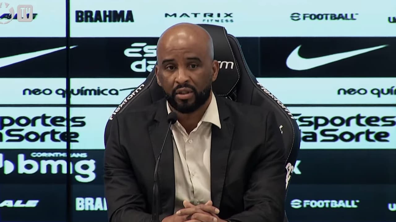 Executivo do Corinthians critica arbitragem e aponta falta de critério no jogo.