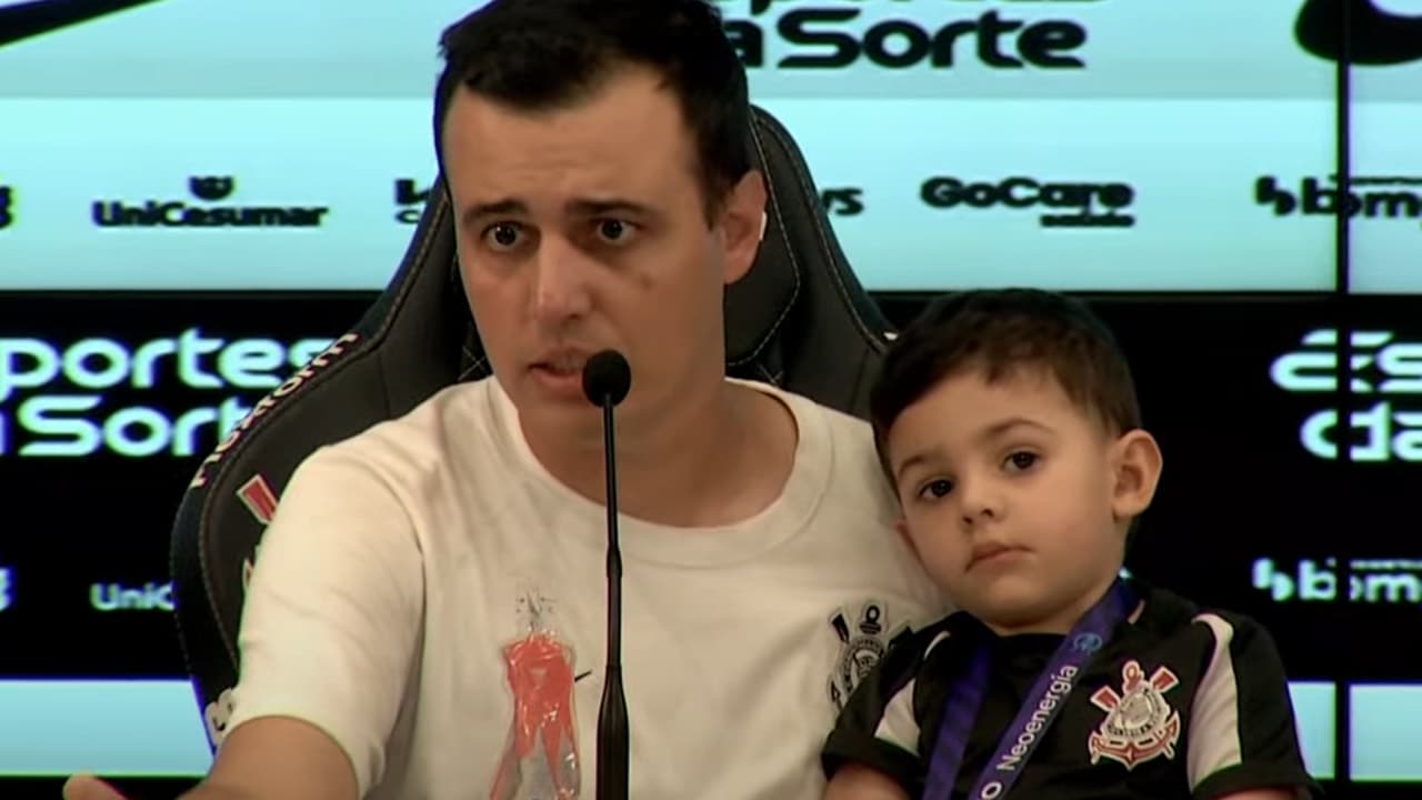 Lucas Piccinato rebate críticas após título do Corinthians no Brasileirão Feminino