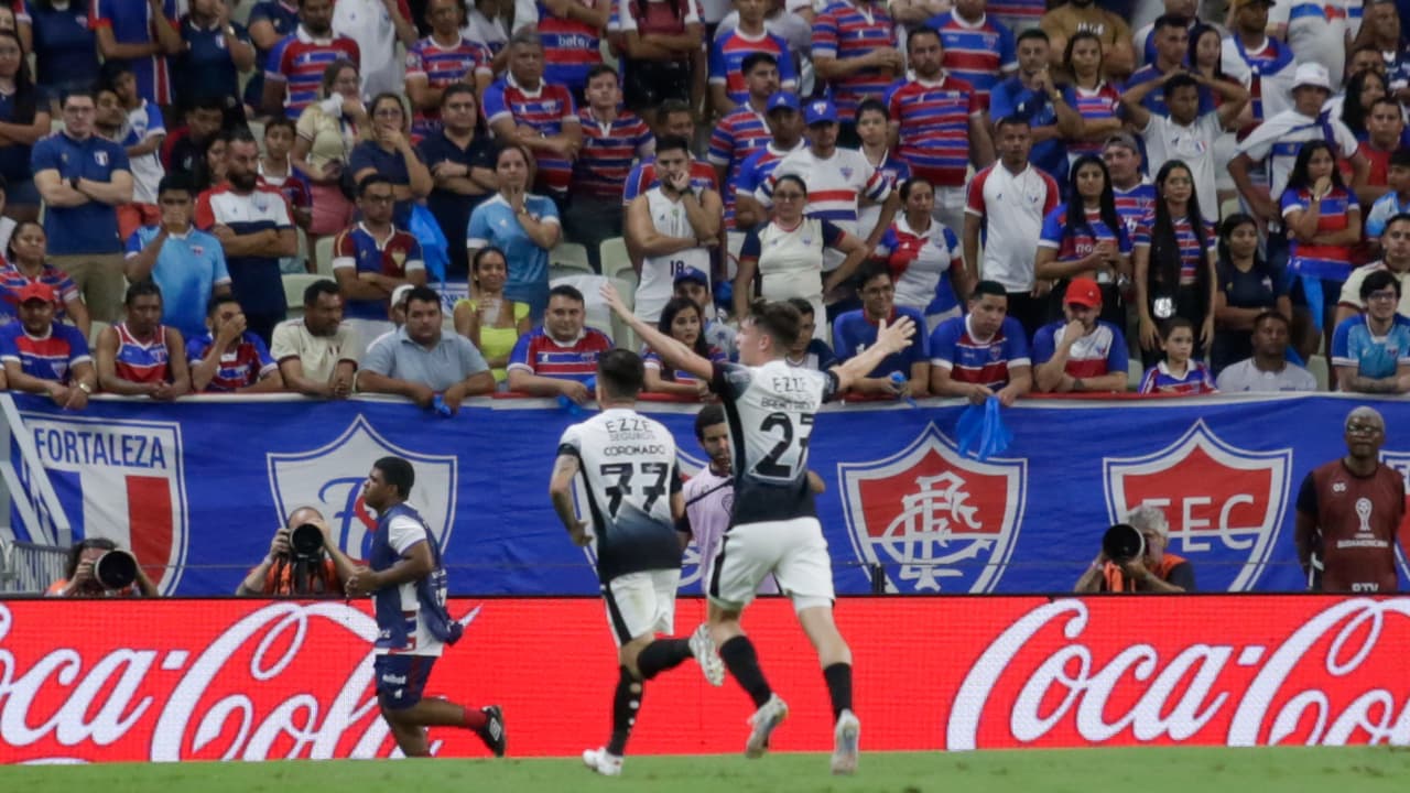 Torcedores corintianos clamam por Igor Coronado como titular no time titular.