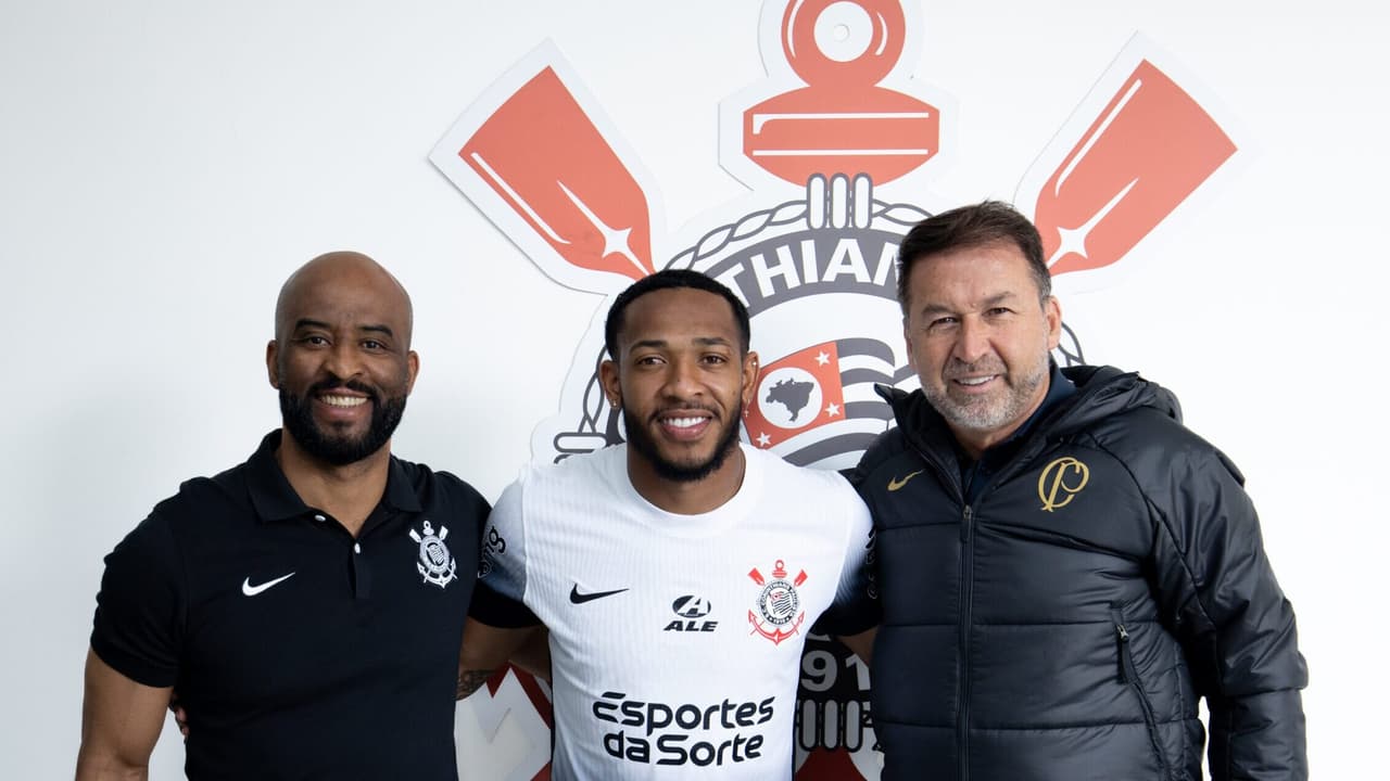 Martínez foca em títulos e parceria com Memphis para temporada de sucesso.