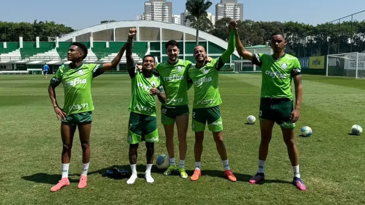 Dudu mantém rotina de treinos no CT do Palmeiras durante folga.