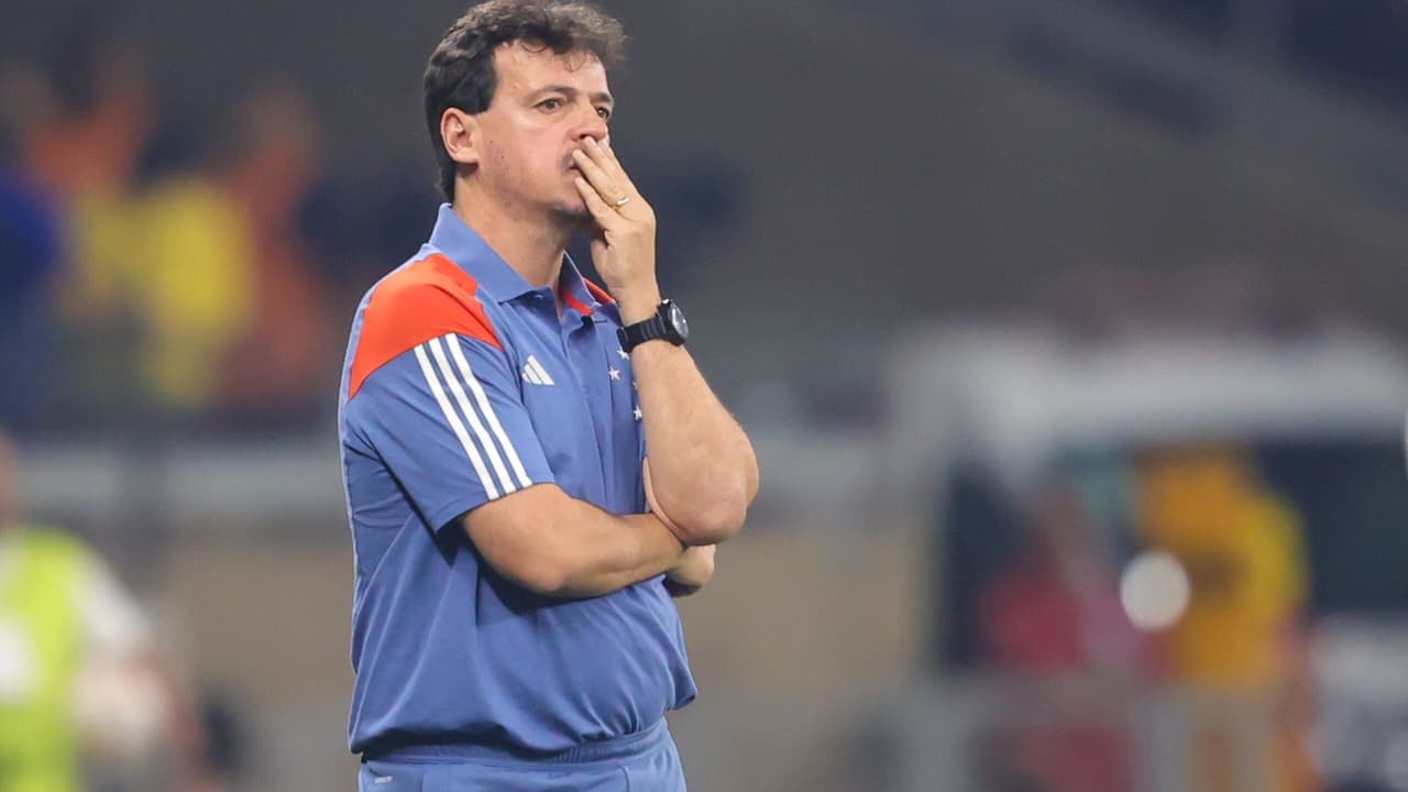 DINIZ SOB PRESSÃO! Cruzeiro amarga série sem vitórias no Brasileirão e técnico busca redenção na final da Sul-Americana!