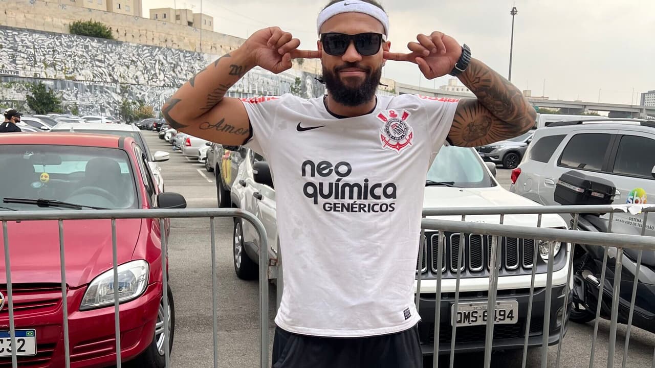 Memphis Depay conquista corinthianos antes de estrear no clube.