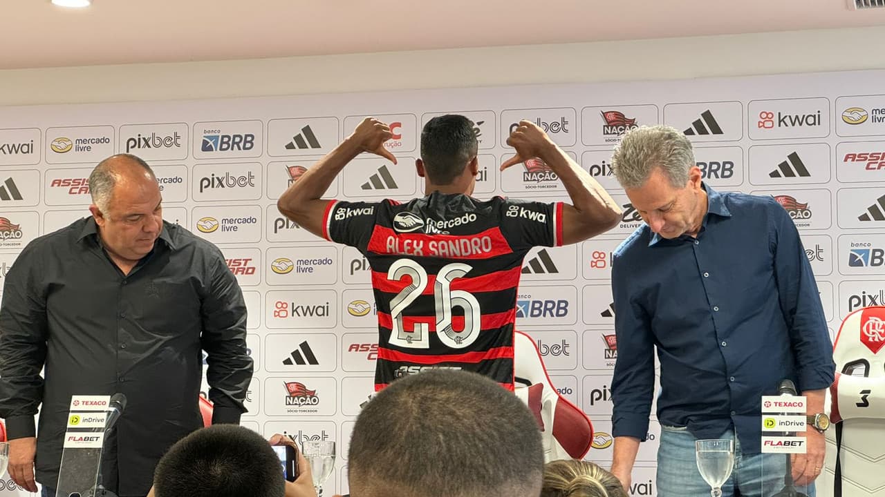 motivo da escolha de Alex Sandro pelo Flamengo: decisão natural no futebol.