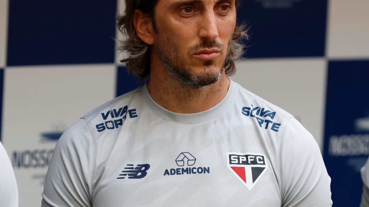 Dor de Zubeldía pela eliminação, mas valoriza vitória do São Paulo