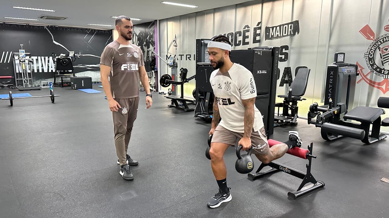 DATA PRA JOGAR! Rotina intensa de treinos de Memphis em busca da estreia no Corinthians