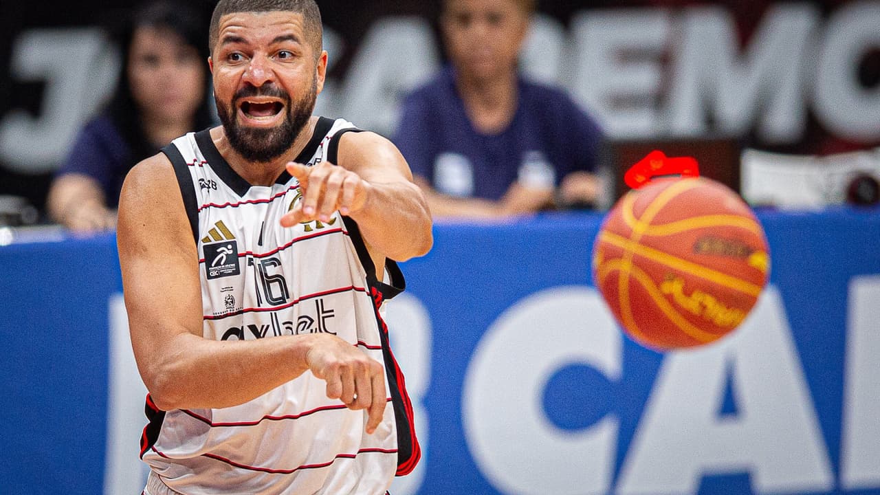 Flamengo presta homenagem a Olivinha por feito inédito no basquete.