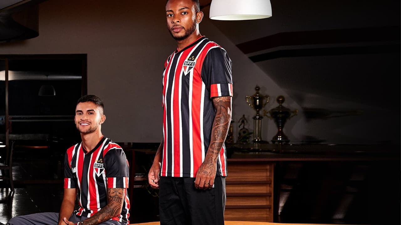 Evolução das Cores da Camisa do São Paulo no Futebol Brasileiro